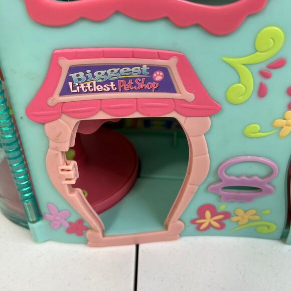 Vtg Littlest Pet Shop Biggest Playset Hasbro 2005 Fold-Up Pet Shop House READ - Picture 4 of 16